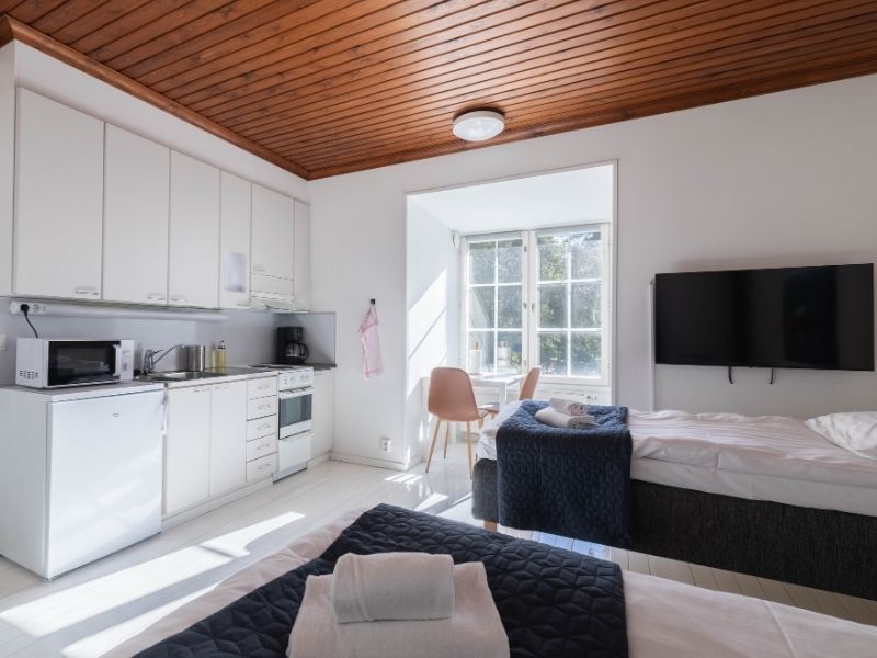 Umeblowane apartamenty Lutakko Jyväskylä – ekskluzywne umeblowane apartamenty i zakwaterowanie biznesowe nad brzegiem jeziora Jyväsjärvi, blisko centrum Jyväskylä